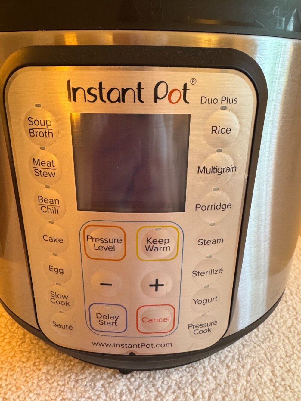 Instant Pot 6Qt Duo Plus 9-in-1 Multicooker, Pressure Cooker, Slow Cooker - Picture 6 of 6